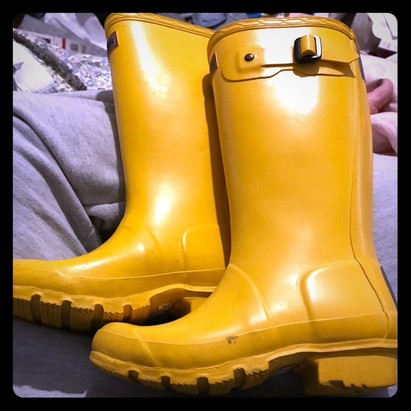girls yellow rain boots